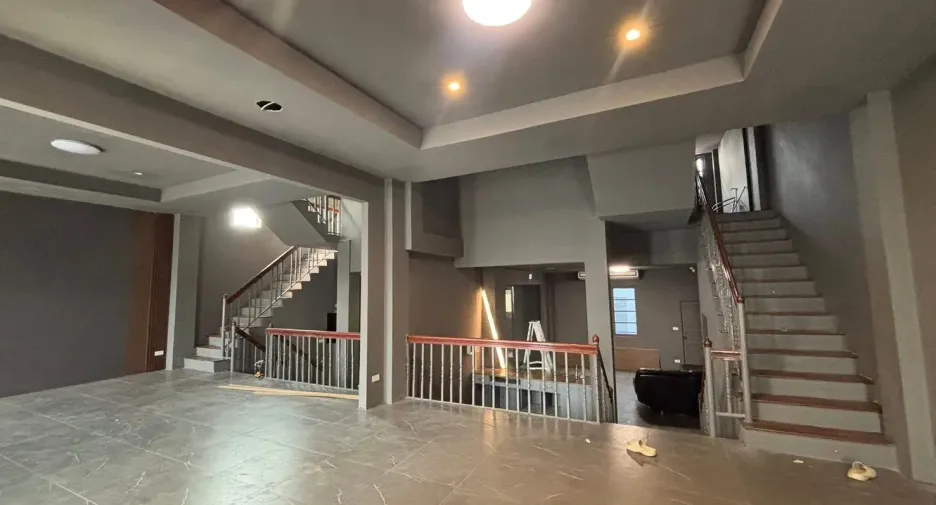 For rent 6 ベッドルーム townhouse in Watthana, Bangkok