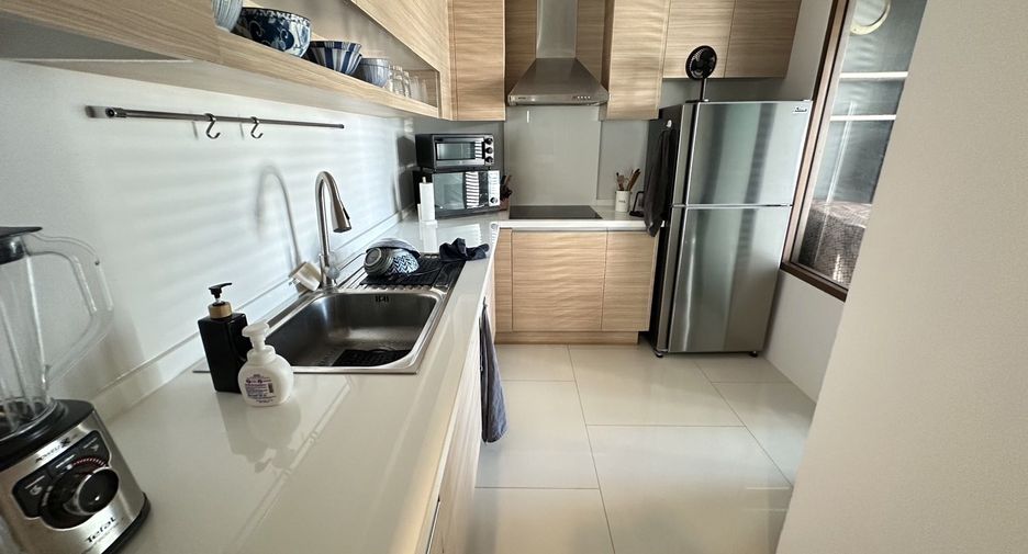 For rent 4 bedrooms condo in Khlong Toei, Bangkok