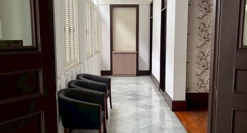 For rent 5 bedrooms retail Space in Sathon, Bangkok