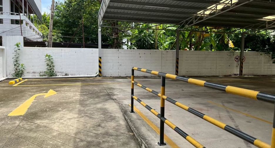 For rent 5 bedrooms retail Space in Sathon, Bangkok