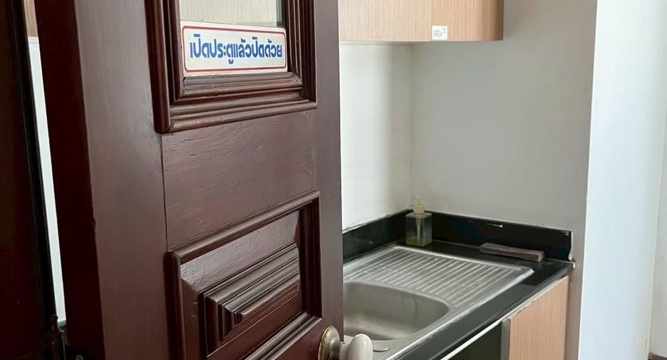For rent 5 bedrooms retail Space in Sathon, Bangkok