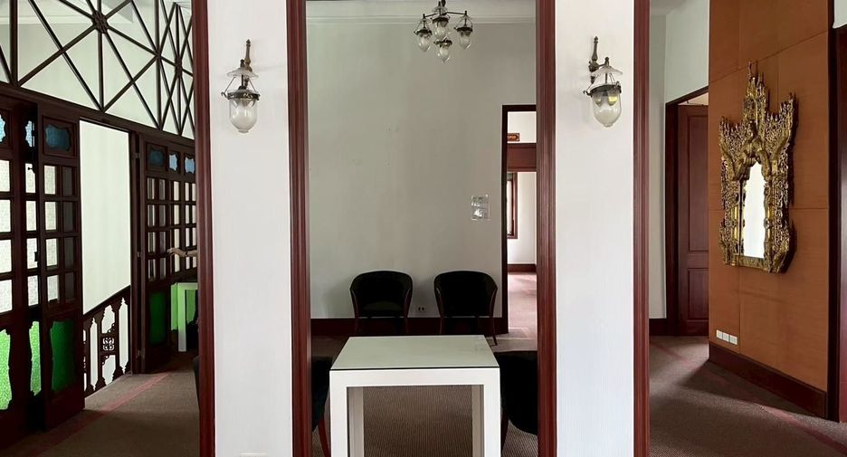 For rent 5 bedrooms retail Space in Sathon, Bangkok