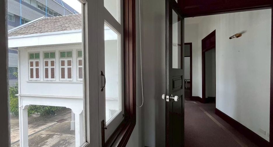 For rent 5 bedrooms retail Space in Sathon, Bangkok