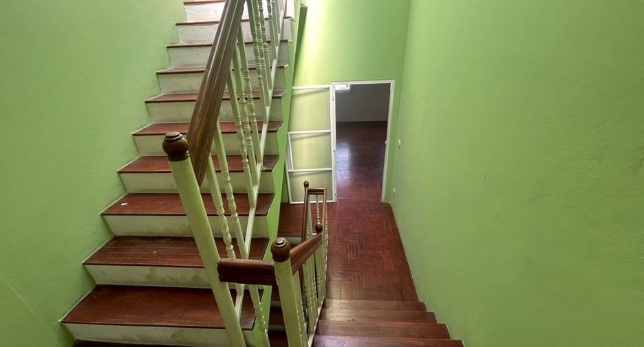 Аренда 6 спальни таунхаус в Щаттхана, Бангкок