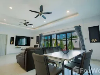 For rent 4 bedrooms villa in Mueang Phuket, Phuket