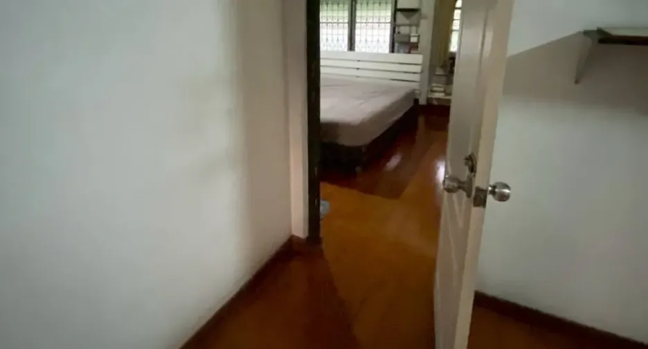 À vendre 4 chambres maison à Huai Khwang, Bangkok
