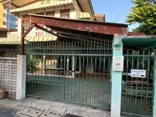 Haus zum Kauf mit 4 Zimmer in Huai Khwang, Bangkok