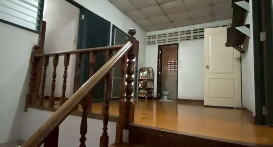 À vendre 4 chambres maison à Huai Khwang, Bangkok