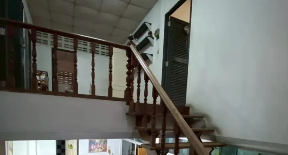 À vendre 4 chambres maison à Huai Khwang, Bangkok