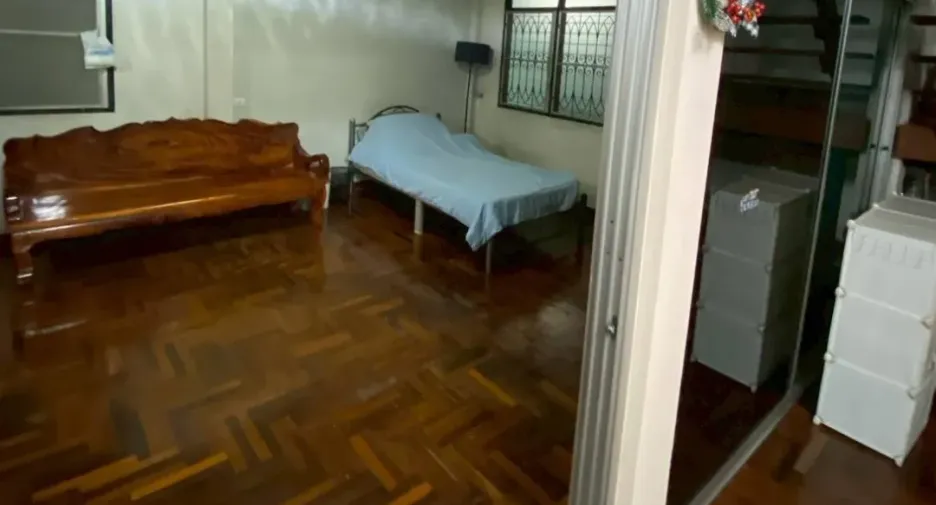 À vendre 4 chambres maison à Huai Khwang, Bangkok