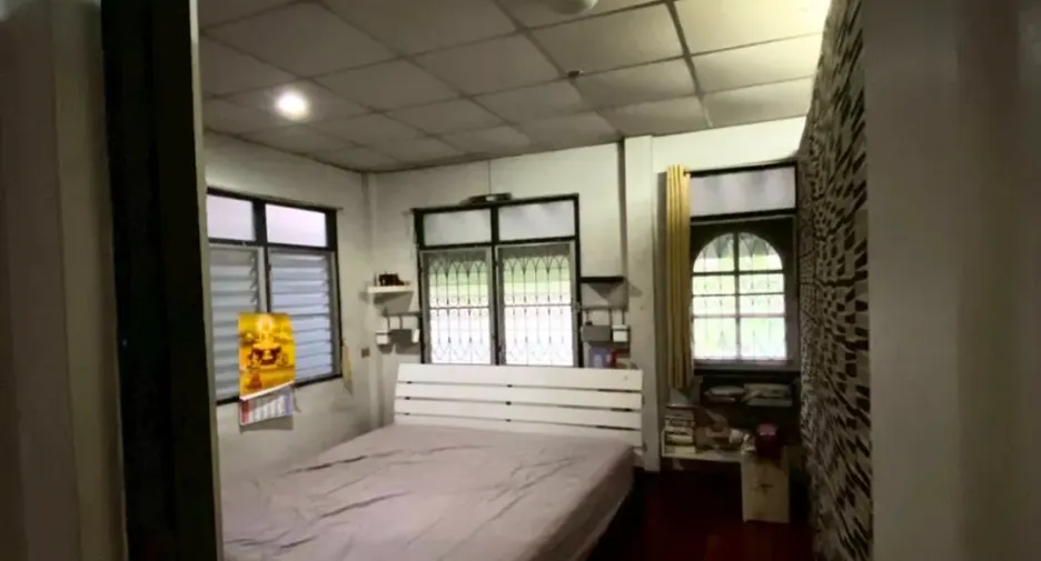 À vendre 4 chambres maison à Huai Khwang, Bangkok