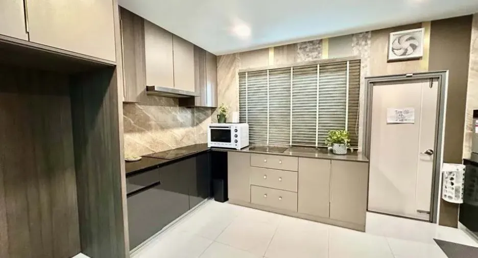 For sale 5 bedrooms house in Bang Phli, Samut Prakan