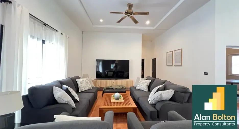For rent and for sale 4 bedrooms house in Bang Lamung, Chonburi