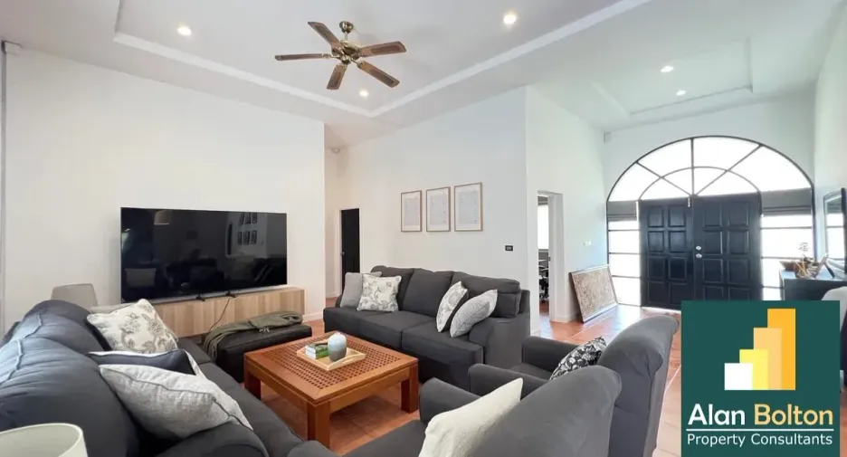 For rent and for sale 4 bedrooms house in Bang Lamung, Chonburi
