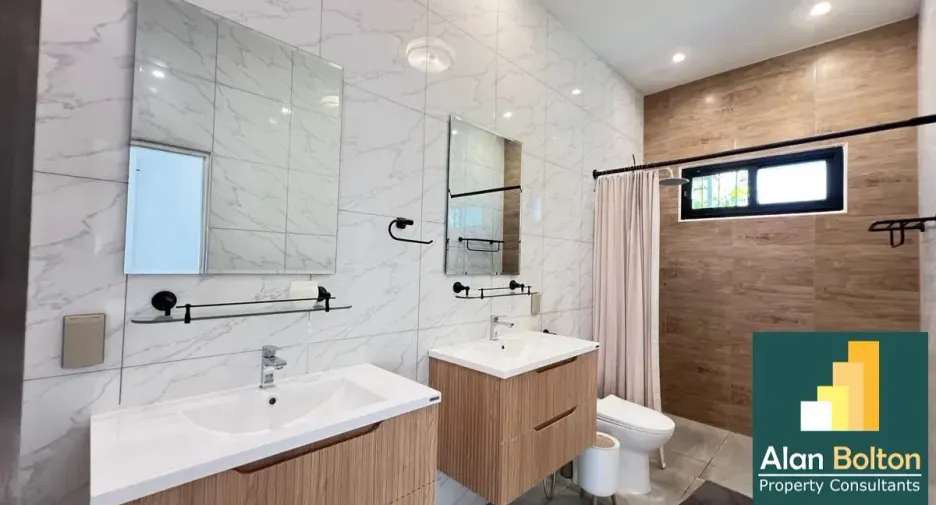 For rent and for sale 4 bedrooms house in Bang Lamung, Chonburi