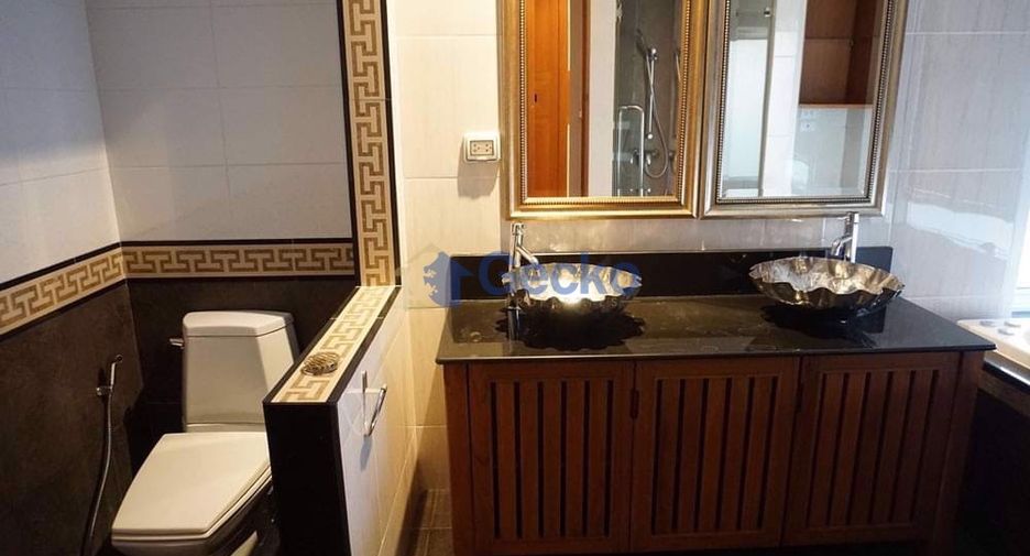 Casa en alquiler de 3 habitaciones en Bang Lamung, Chonburi
