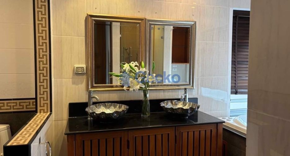 Casa en alquiler de 3 habitaciones en Bang Lamung, Chonburi