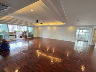 For rent 3 bedrooms apartment in Watthana, Bangkok