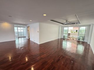 For rent 3 bedrooms apartment in Watthana, Bangkok