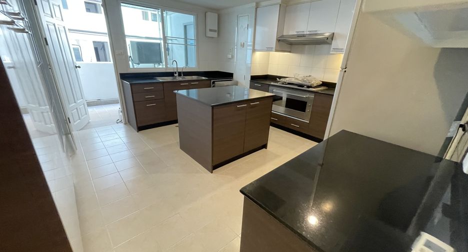 Apartamento en alquiler de 3 habitaciones en Watthana, Bangkok