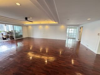 For rent 3 bedrooms apartment in Watthana, Bangkok