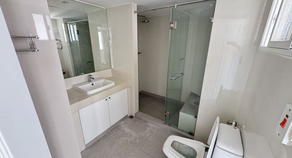 Apartamento en alquiler de 3 habitaciones en Watthana, Bangkok