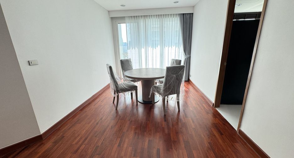 For rent 4 bedrooms apartment in Khlong Toei, Bangkok