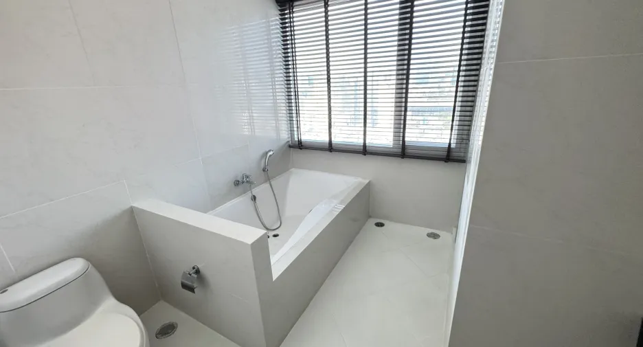 Apartamento en alquiler de 4 habitaciones en Khlong Toei, Bangkok