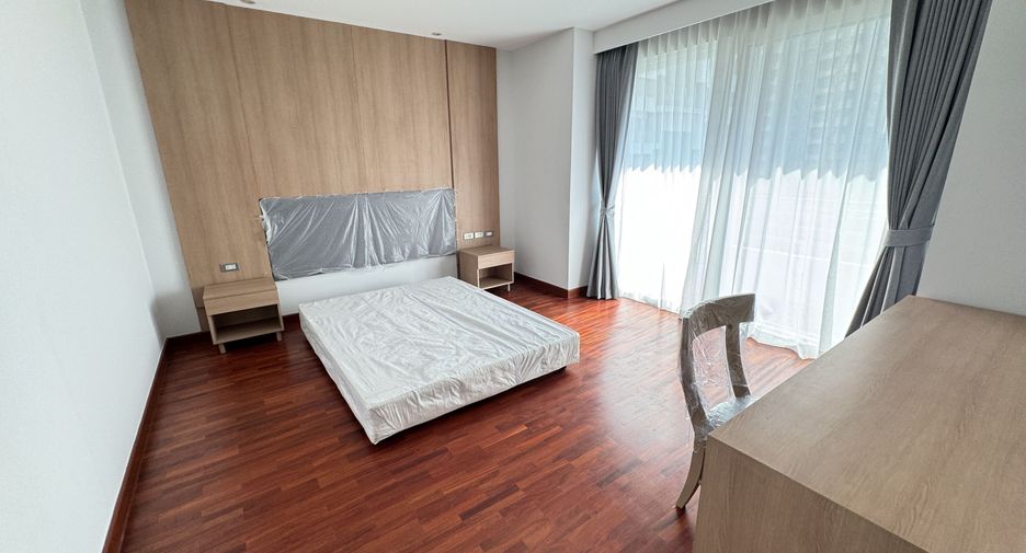 For rent 4 bedrooms apartment in Khlong Toei, Bangkok