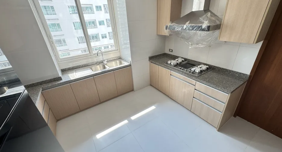 Apartamento en alquiler de 4 habitaciones en Khlong Toei, Bangkok