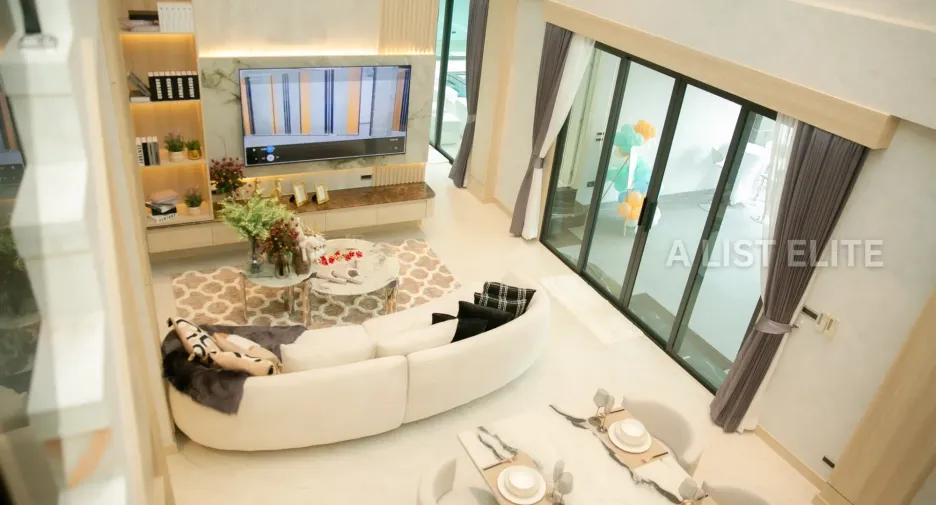 For sale 4 bedrooms house in Lan Krabue, Kamphaeng Phet