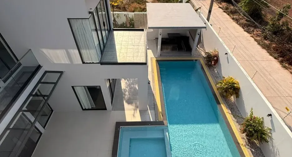 Villa en venta y en alquiler de 6 habitaciones en Bang Lamung, Chonburi