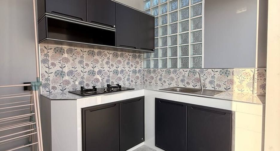 Villa en venta y en alquiler de 6 habitaciones en Bang Lamung, Chonburi