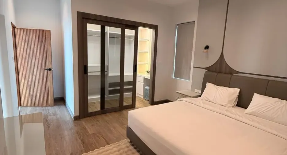 Villa en venta y en alquiler de 6 habitaciones en Bang Lamung, Chonburi