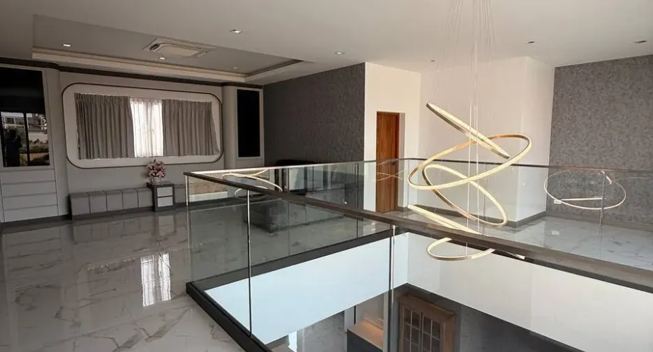 Villa en venta y en alquiler de 6 habitaciones en Bang Lamung, Chonburi