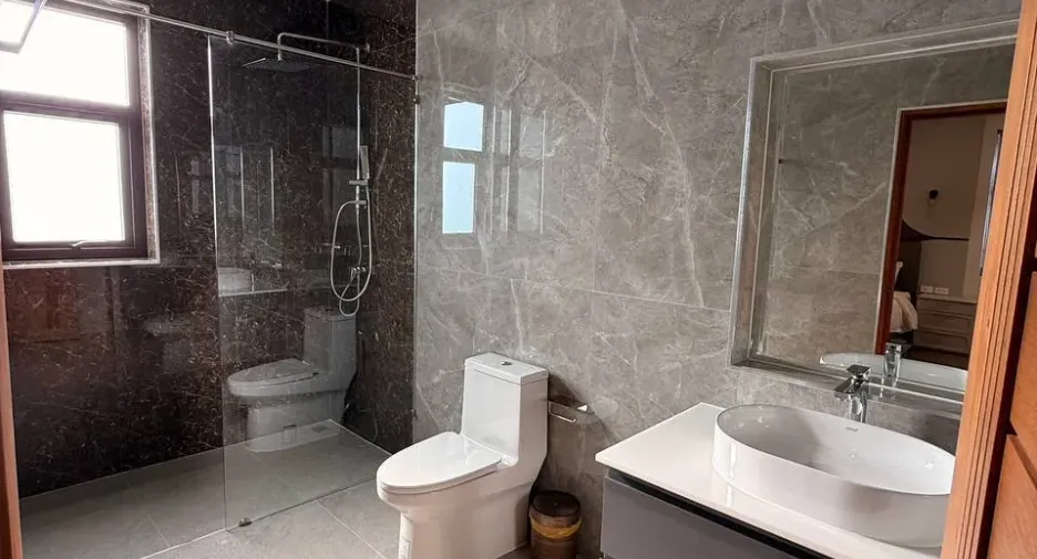 Villa en venta y en alquiler de 6 habitaciones en Bang Lamung, Chonburi