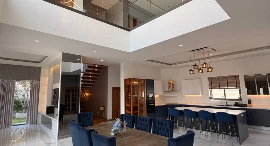 Villa en venta y en alquiler de 6 habitaciones en Bang Lamung, Chonburi