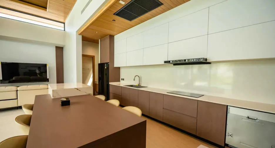 For rent 4 bedrooms villa in Mueang Phuket, Phuket
