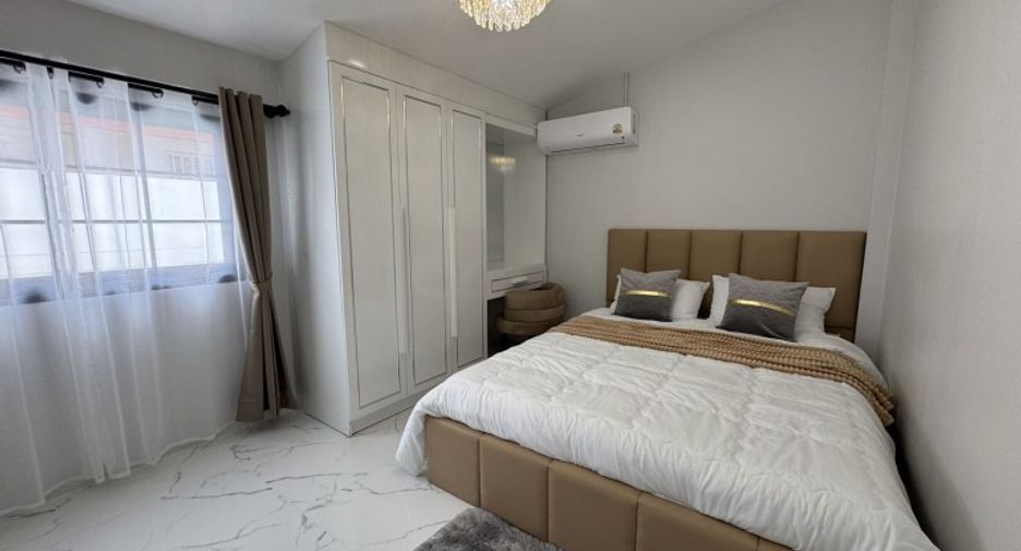 For sale 4 bedrooms house in Si Racha, Chonburi