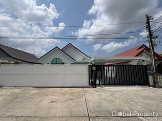For sale 4 bedrooms house in Si Racha, Chonburi