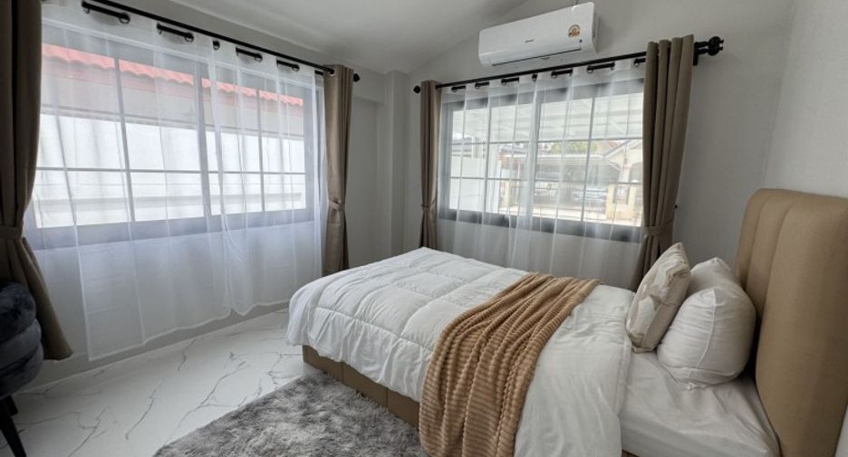 For sale 4 bedrooms house in Si Racha, Chonburi