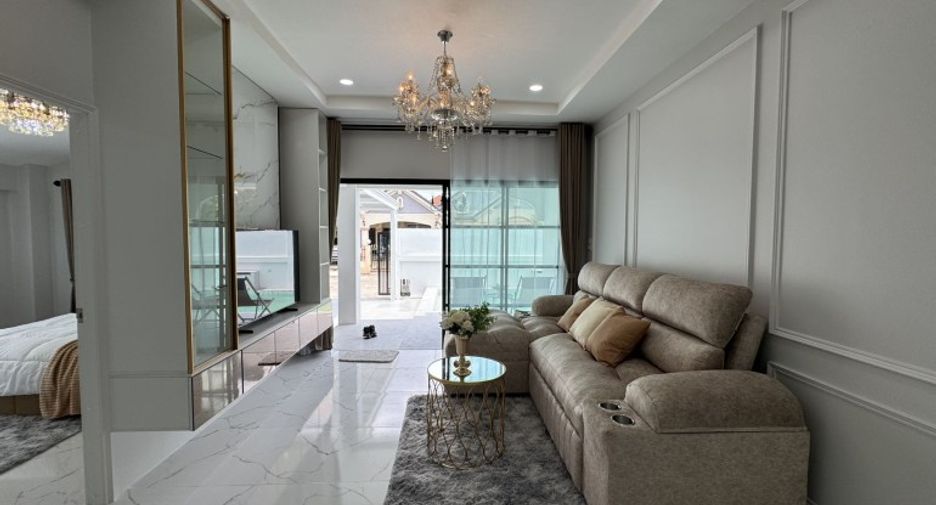 For sale 4 bedrooms house in Si Racha, Chonburi