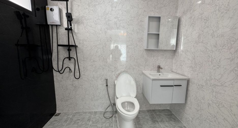 For sale 4 bedrooms house in Si Racha, Chonburi