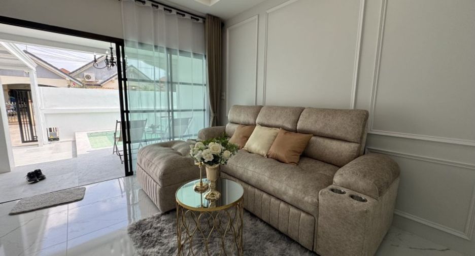 For sale 4 bedrooms house in Si Racha, Chonburi