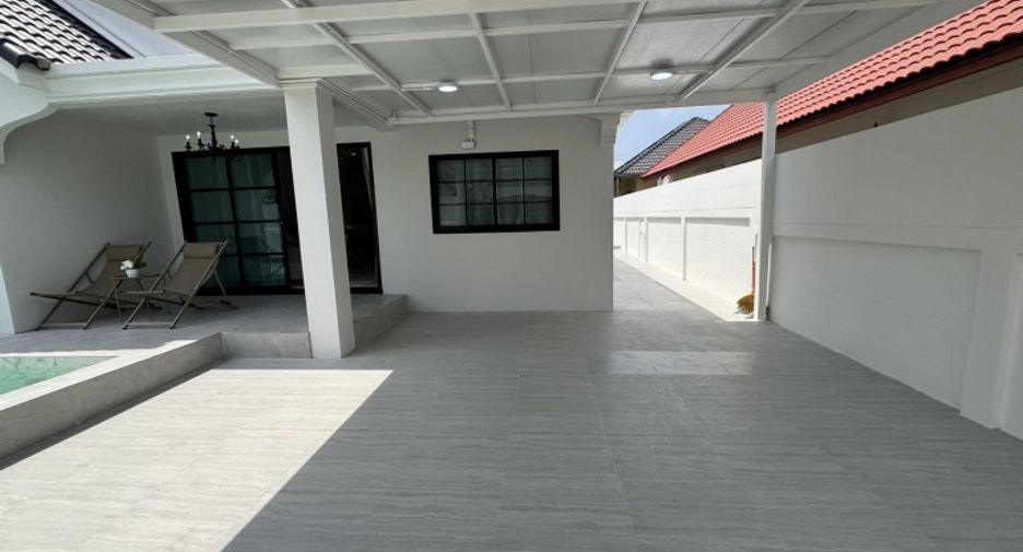 For sale 4 bedrooms house in Si Racha, Chonburi
