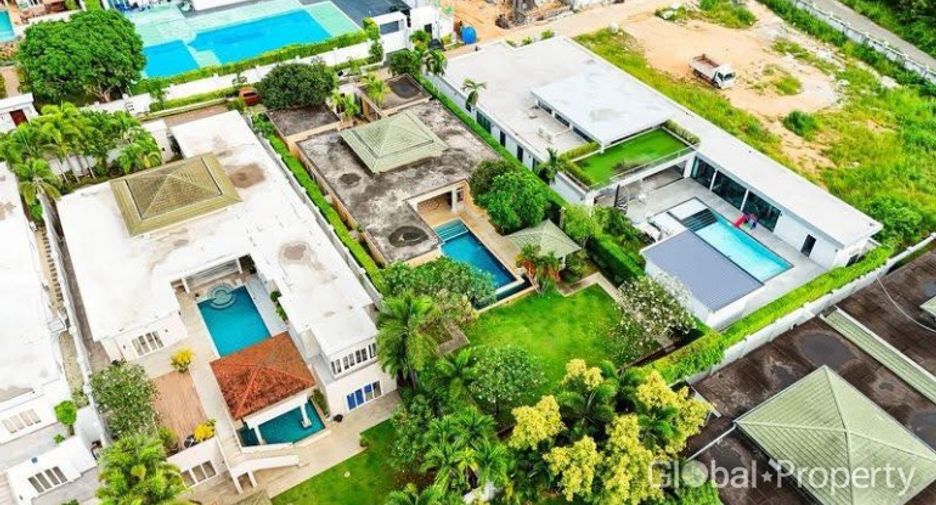 For sale 4 bedrooms house in East Pattaya, Pattaya