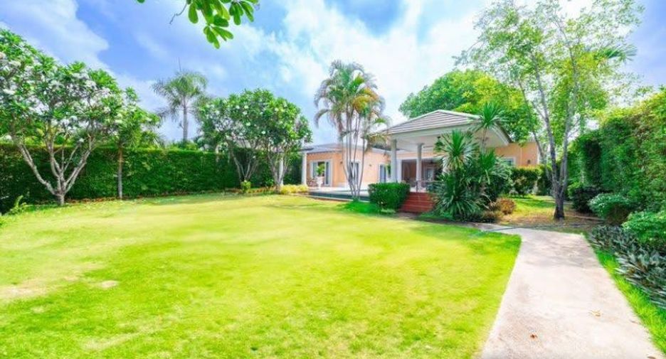 For sale 4 bedrooms house in East Pattaya, Pattaya