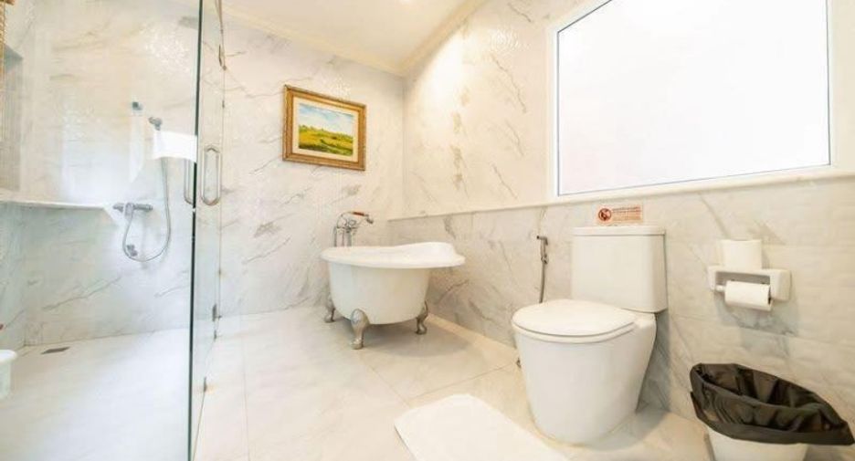 For sale 4 bedrooms house in East Pattaya, Pattaya