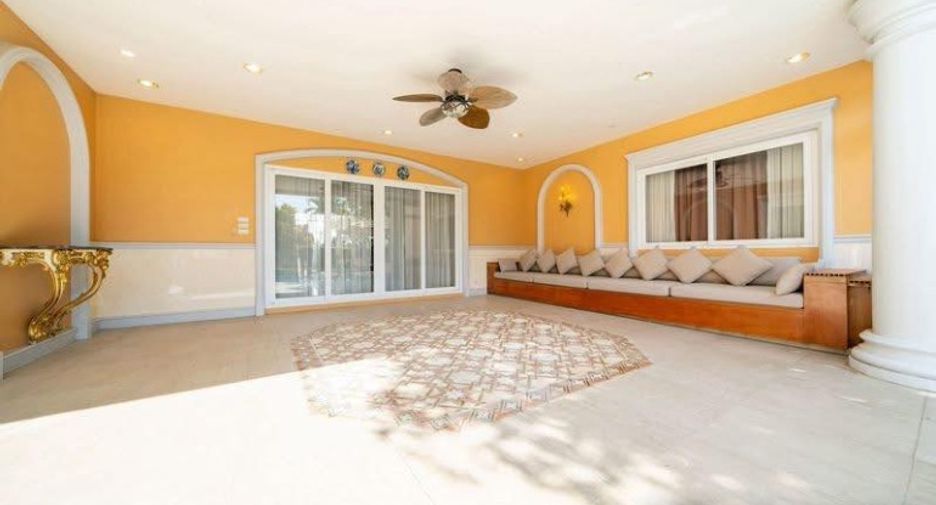 For sale 4 bedrooms house in East Pattaya, Pattaya