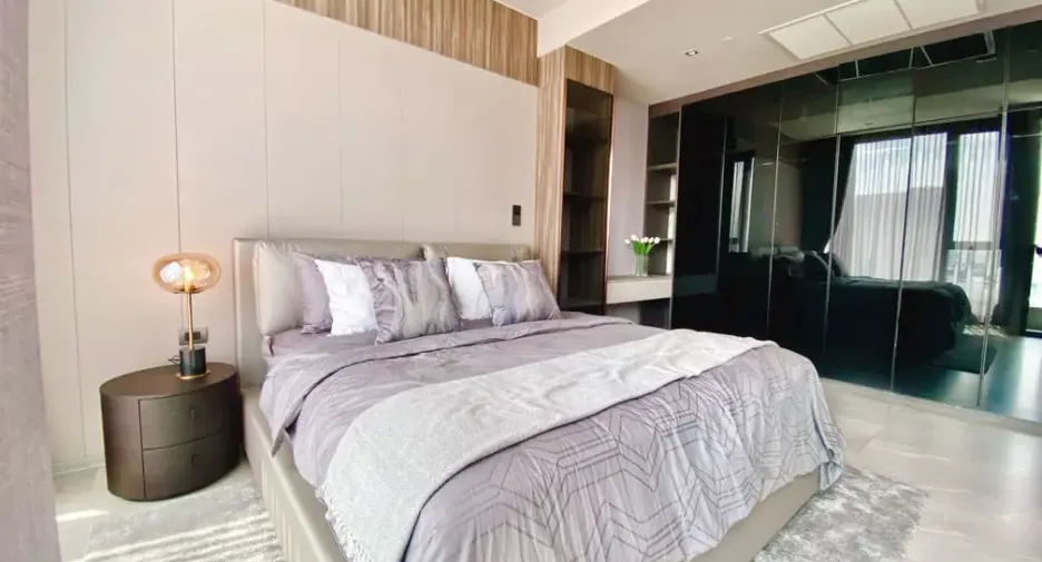 Condo en alquiler y en venta de 3 habitaciones en Khlong Toei, Bangkok